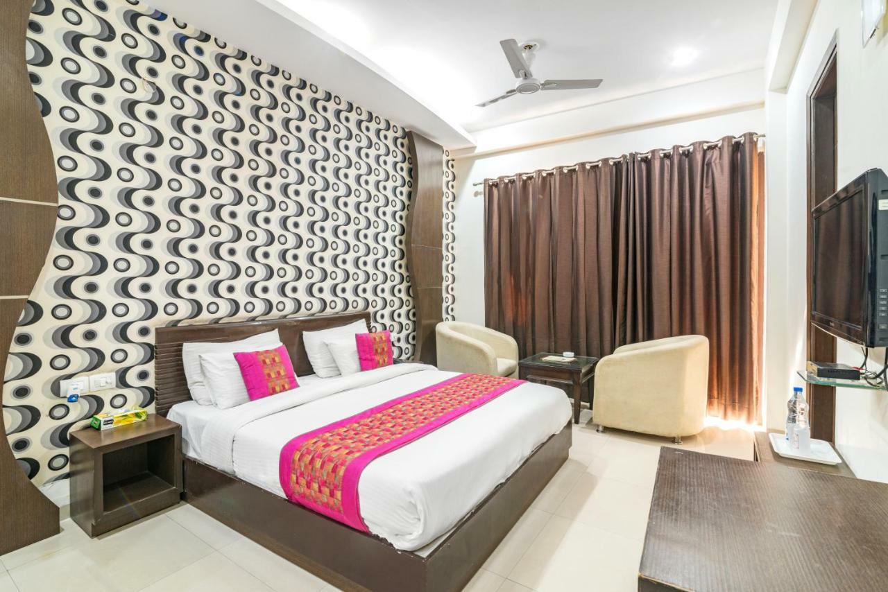 ลา เรซิด็องซ์ Hotel เดลี ภายนอก รูปภาพ