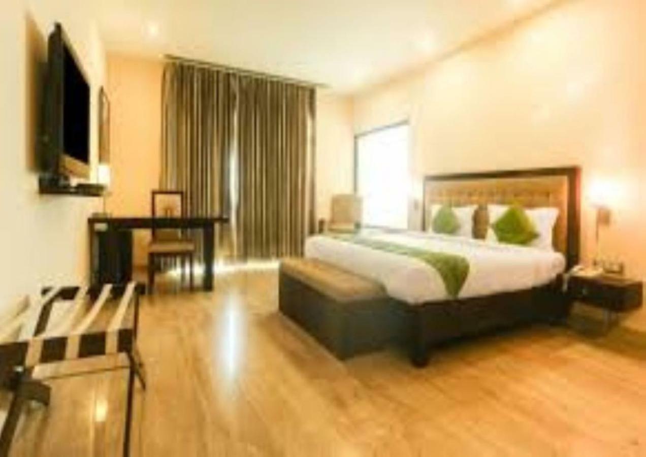 ลา เรซิด็องซ์ Hotel เดลี ภายนอก รูปภาพ